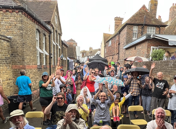 OUTDOOR KINO STAGE AUDIENCE - 27 AUGUST