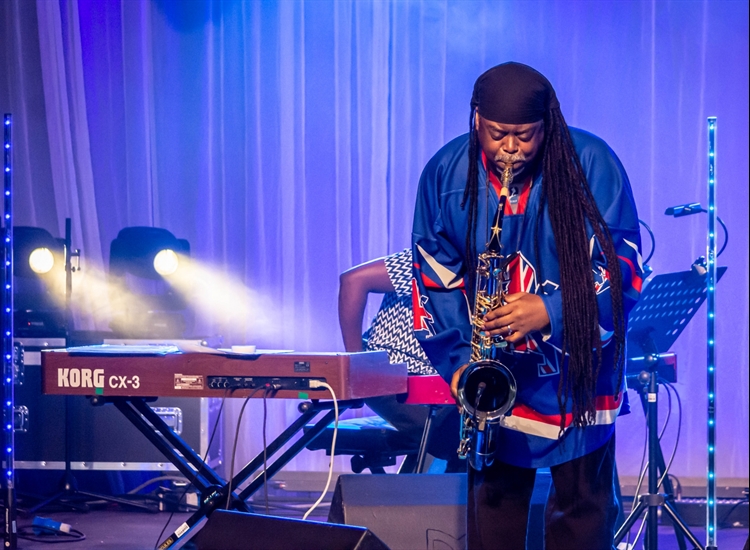 COURTNEY PINE