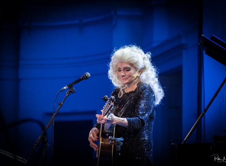 JUDY COLLINS