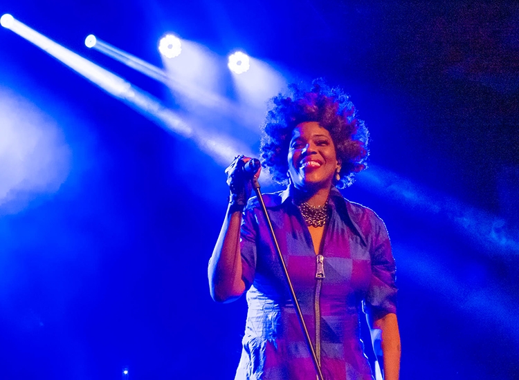 MACY GRAY