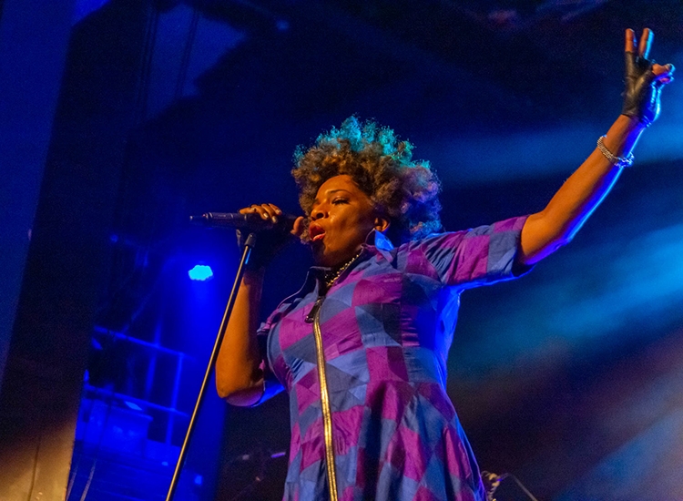 MACY GRAY