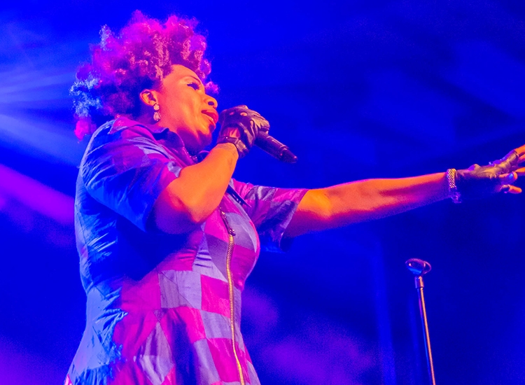 MACY GRAY