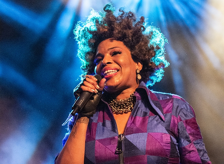 MACY GRAY